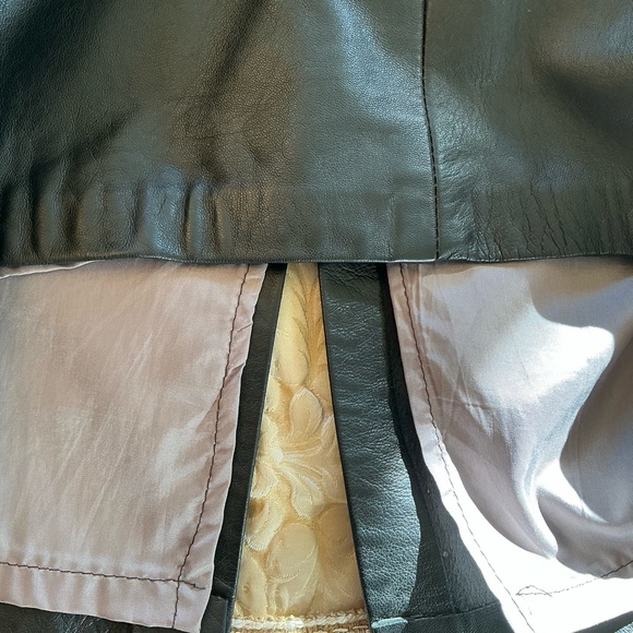 Women’s black leather skirt. 32 inches waist line - Picture 7 of 12